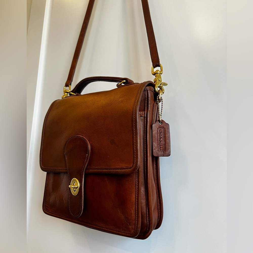 Rare Early Edition Coach "Station" Silhouette - No Back Pocket